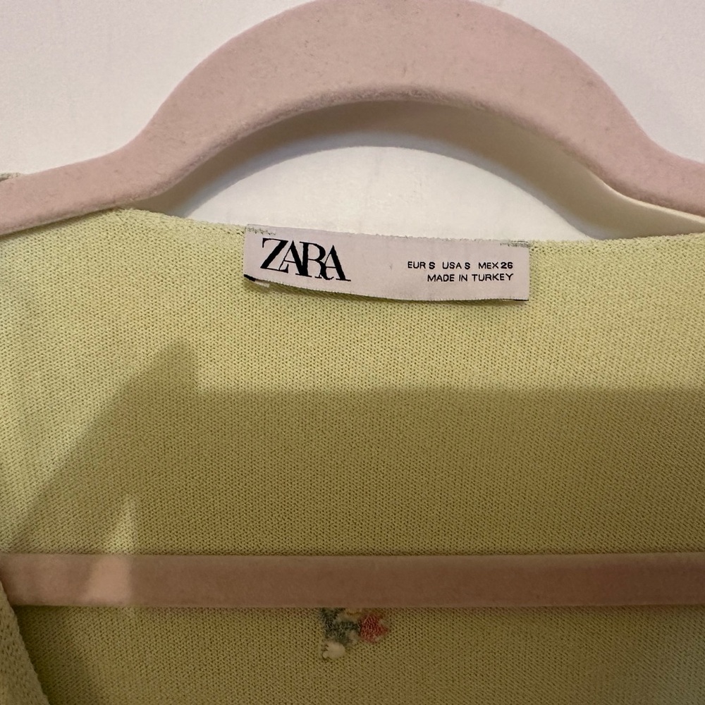 green flower sweater - Picture 2 of 3